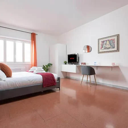 Domvs Clavdia - Metro Station, 8 Min To Center, Roma, 6pax, A-c Apartment Rom