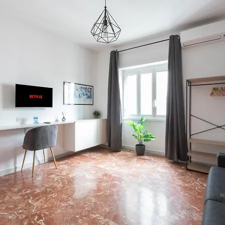 Daire Domvs Clavdia - Metro Station, 8 Min To Center, Roma, 6pax, A-c