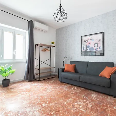 Apartment Domvs Clavdia - Metro Station, 8 Min To Center, Roma, 6pax, A-c Rom