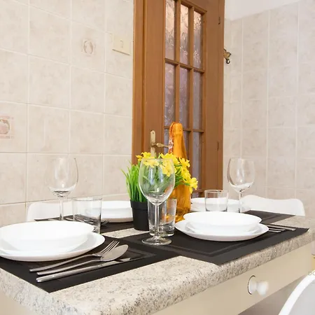 Domvs Clavdia - Metro Station, 8 Min To Center, Roma, 6pax, A-c Daire