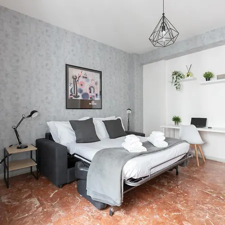 Domvs Clavdia - Metro Station, 8 Min To Center, Roma, 6pax, A-c Apartamento *
